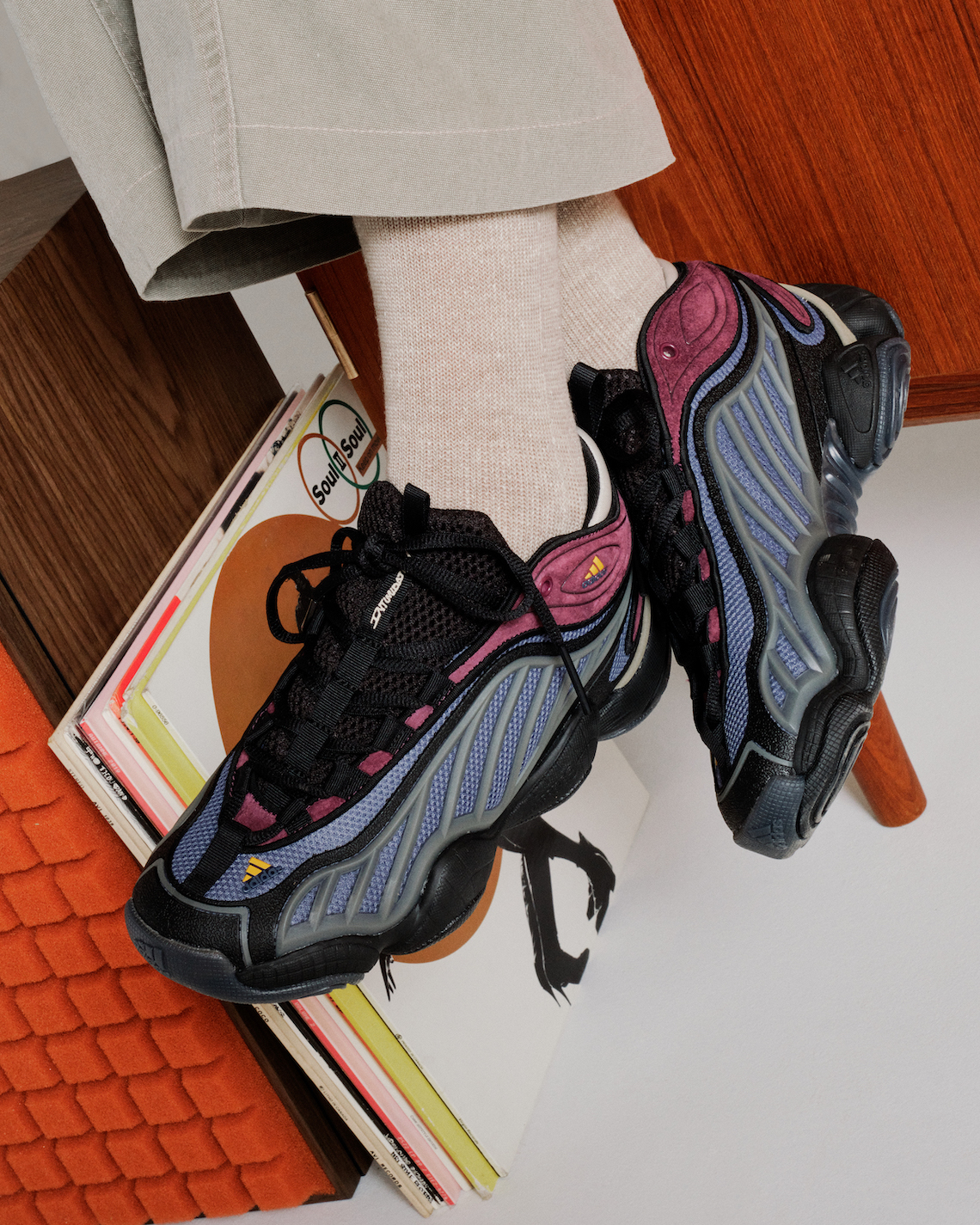 Packer Shoes tái hiện giày adidas FYW Intimidation trong mùa xuân 2023. - 2