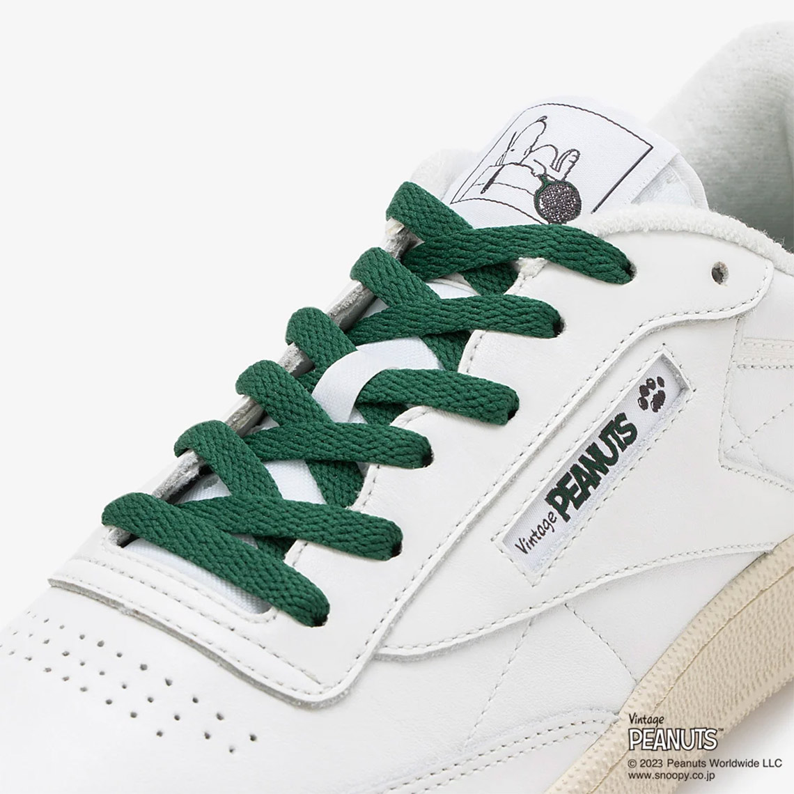 Peanuts x Reebok Club C: Bản Kết Hợp Độc Đáo Cho Người Hâm Mộ - 7