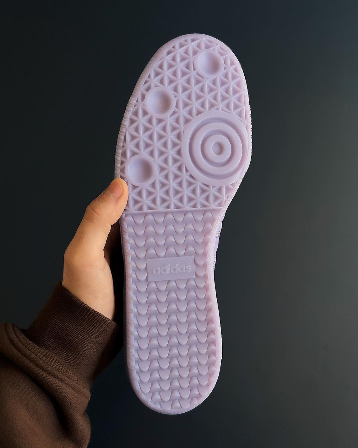 Pharrell Williams và adidas sắp ra mắt phiên bản mới của Samba Humanrace trong mùa xuân này - 5