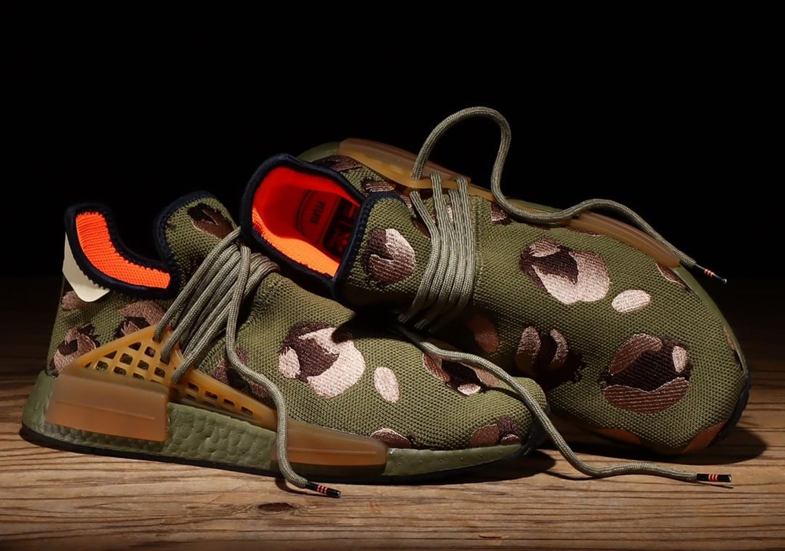 Pharrell x adidas NMD HU Olive/Orange tiếp tục với họa tiết động vật - 1