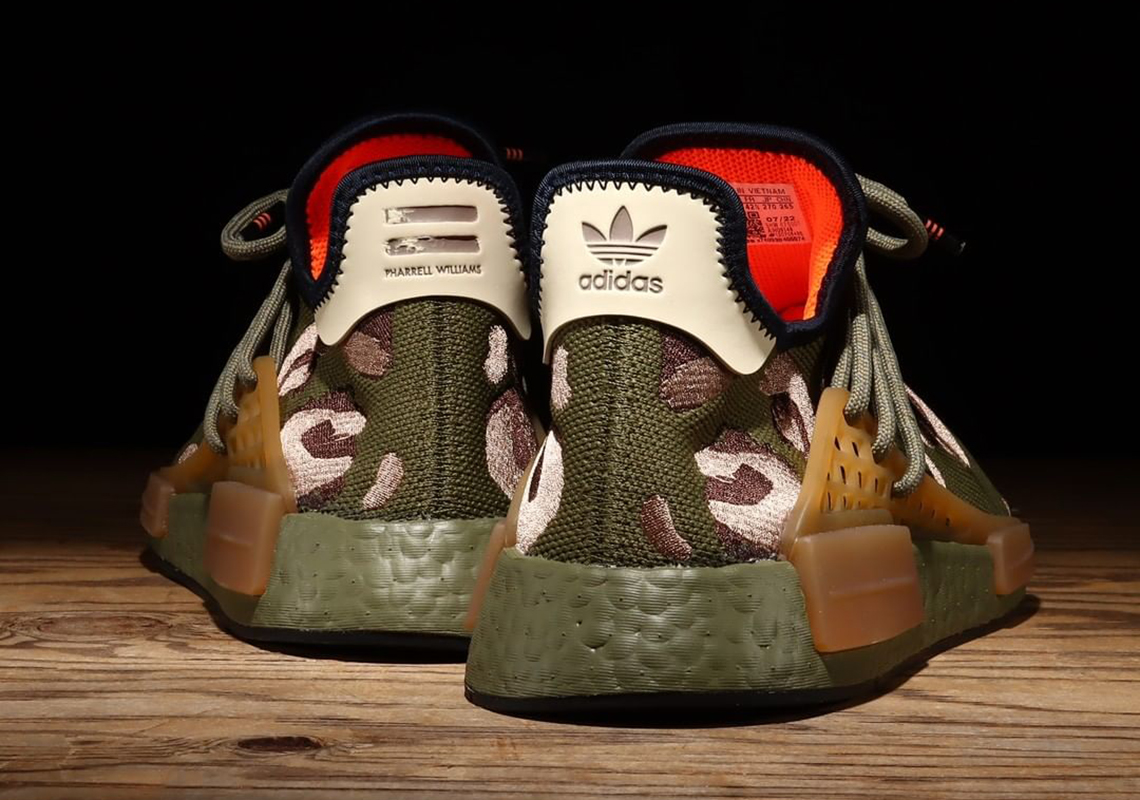 Pharrell x adidas NMD HU Olive/Orange tiếp tục với họa tiết động vật - 3