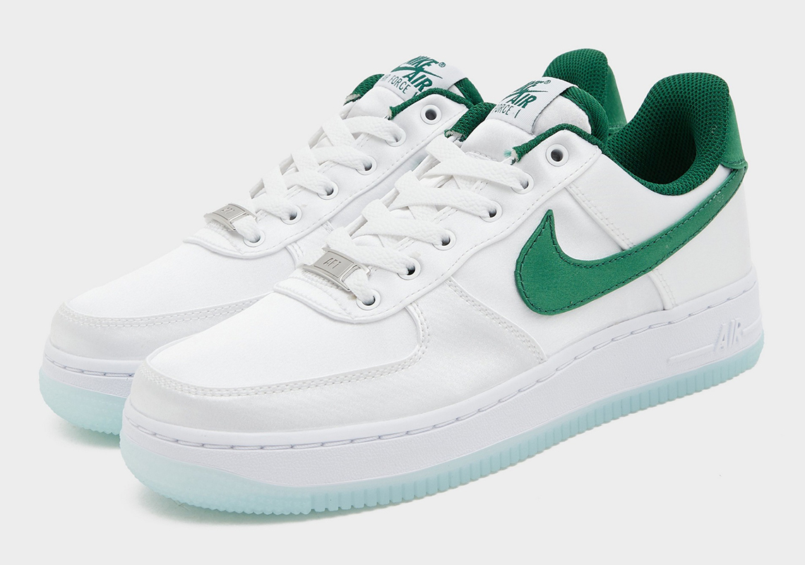 Phiên bản Nike Air Force 1 Low màu Pine Green được làm mới bằng chất liệu Satin - 1