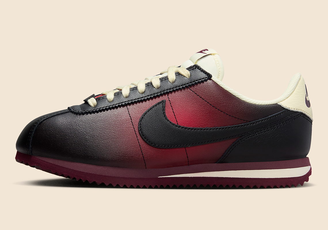 Phiên bản Nike Cortez màu Đen và Burgundy với lớp hoàn thiện đánh bóng - 2