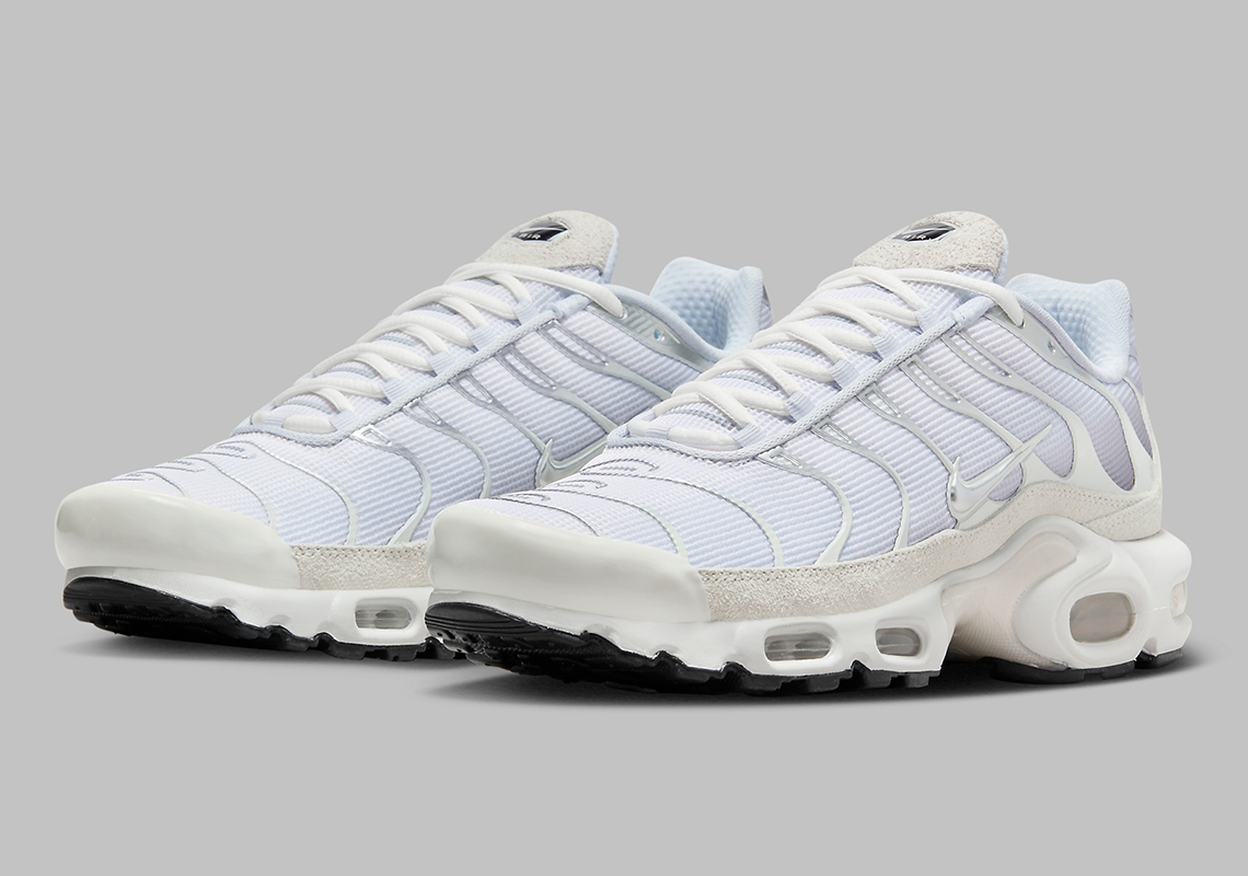 Phối hợp với A-COLD-WALL*, Nike Air Max Plus Chrome/Sail: Sự kết hợp độc đáo với lớp phủ lớn làm bằng da lộn - 1