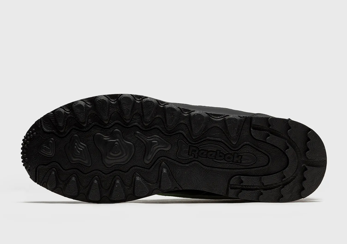 PLEASURES Thêm Thẩm Mỹ Punk Đặc Trưng Vào Reebok Classic Leather Và Nano 6000 - 10