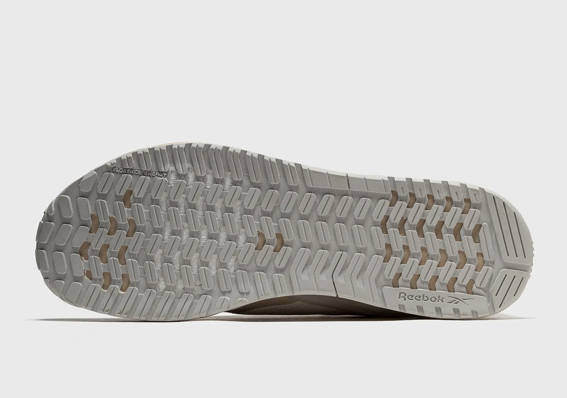 PLEASURES Thêm Thẩm Mỹ Punk Đặc Trưng Vào Reebok Classic Leather Và Nano 6000 - 11