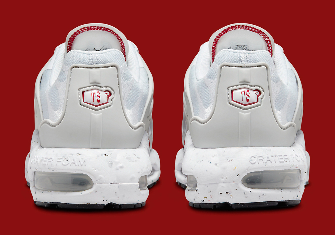 Pure Platinum và các điểm nhấn màu đỏ bao phủ Nike Air Max Terrascape Plus - 4