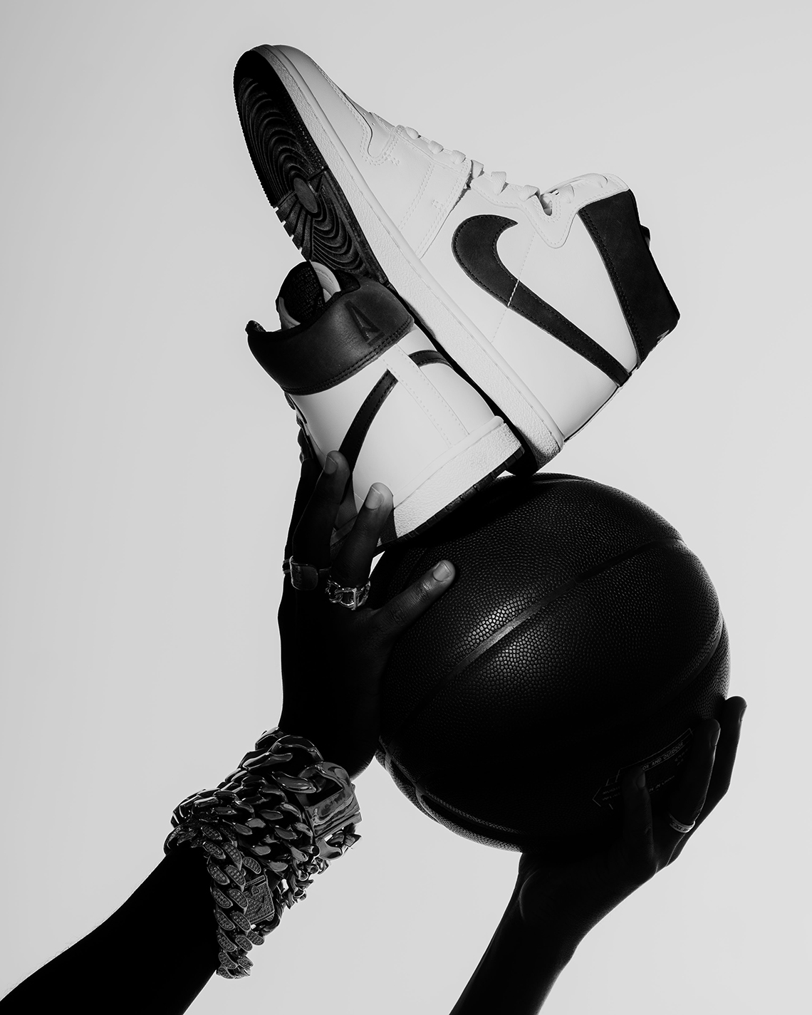 Ra mắt A Ma Maniére và Jordan Air Ship phiên bản mới White/Black vào tháng 8 - 5