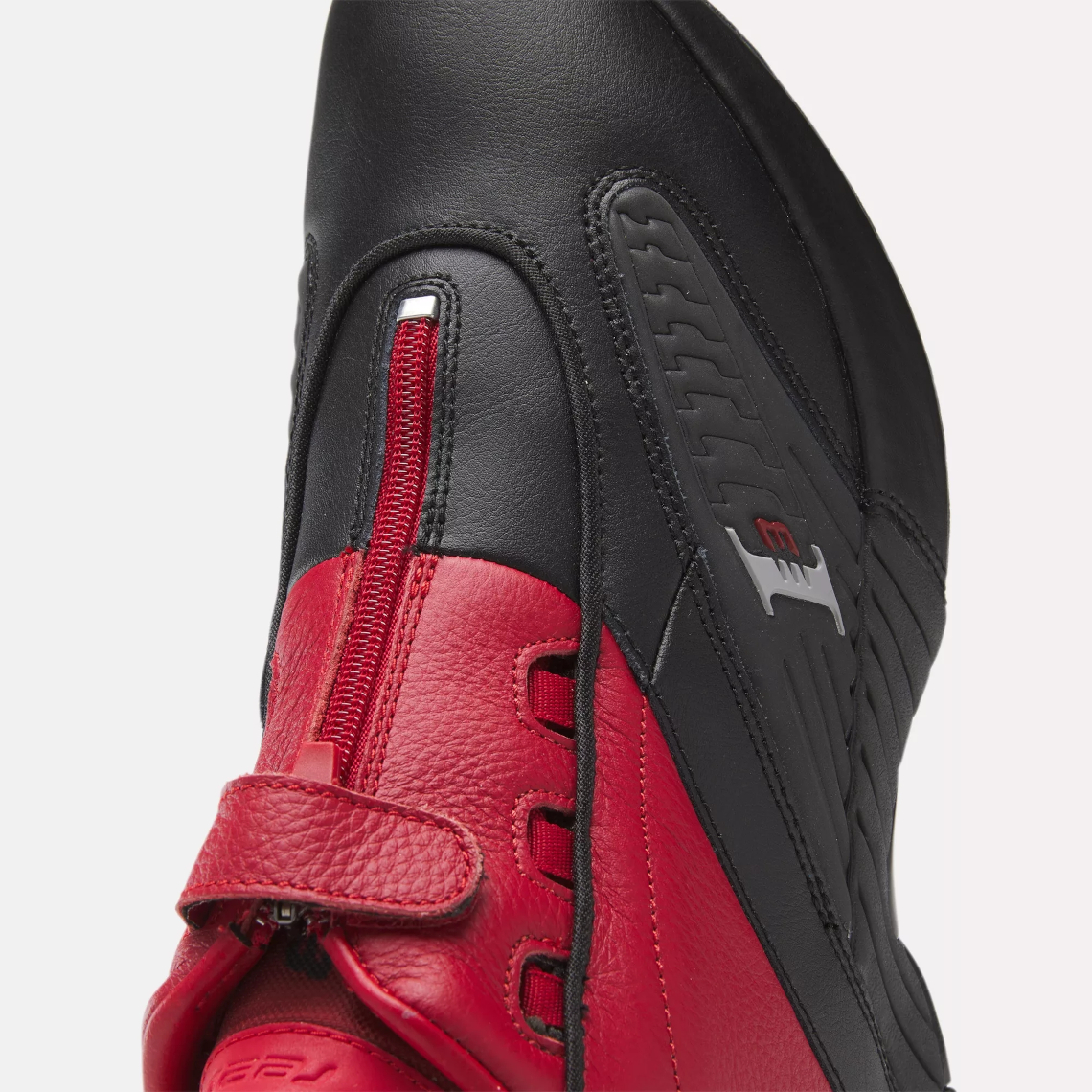 Reebok Answer IV Black/Flash Red - Sự Trở Lại Đầy Ấn Tượng với Phối Màu Bắt Mắt - 15