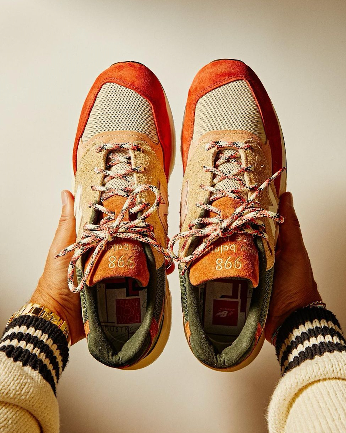 Ronnie Fieg và New Balance hợp tác phát hành phiên bản Broadacre City 998 - 18