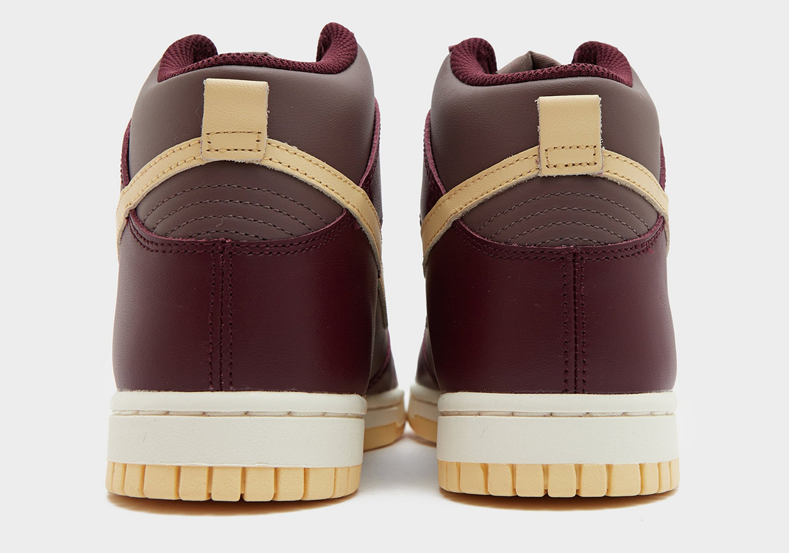 Sắc Màu Plum Eclipse Và Pale Vanilla Trên Đôi Giày Nike Dunk High Này - 4