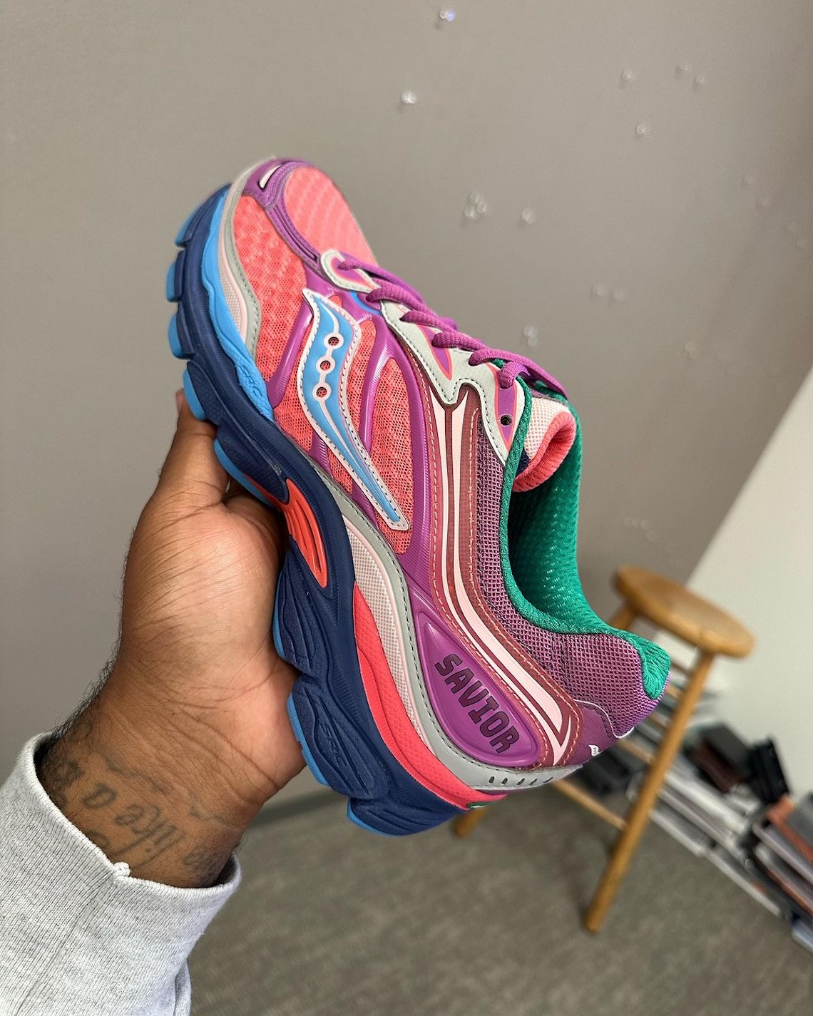 Saucony ProGrid Omni 9 'Fall 2024': Bất Ngờ với Màu Sắc Độc Đáo - 3