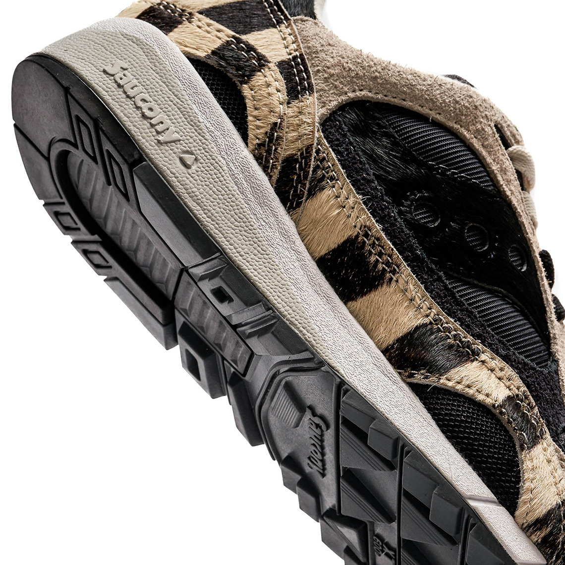 Saucony Shadow 6000 'Raccoon': Sự Kết Hợp Độc Đáo Của Màu Sắc Đen Trắng - 7