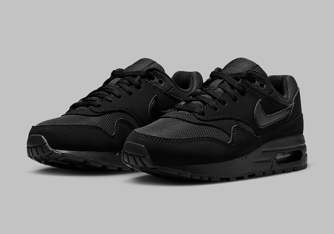 Siêu phẩm Nike Air Max 1 Triple-Black dành riêng cho trẻ em - Cùng khám phá ngay! - 1