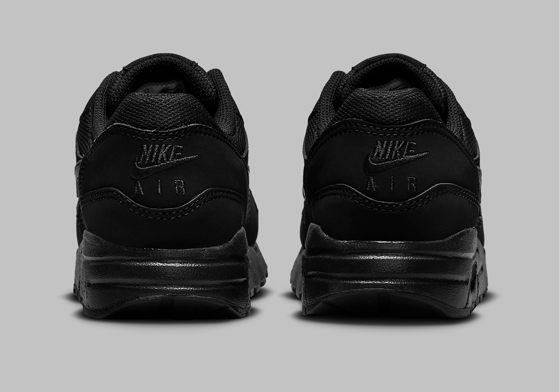 Siêu phẩm Nike Air Max 1 Triple-Black dành riêng cho trẻ em - Cùng khám phá ngay! - 4