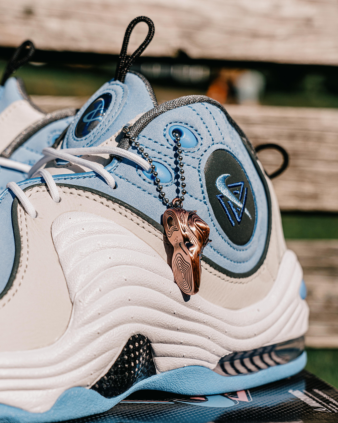 Social Status x Nike Air Penny 2  màu trắng, xanh blue phát hành vào ngày 4 tháng 11 - 3