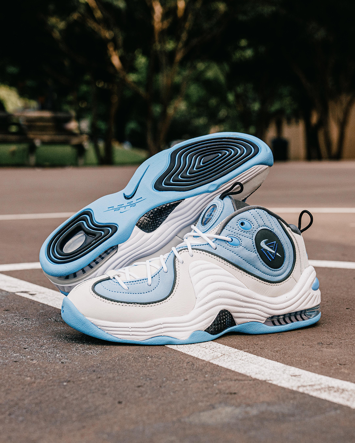 Social Status x Nike Air Penny 2  màu trắng, xanh blue phát hành vào ngày 4 tháng 11 - 4