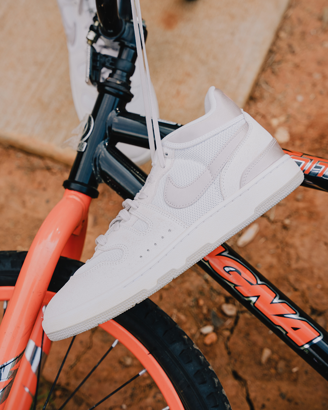 Social Status x Nike Mac Attack 'Silver Lining': Sự hợp tác đáng chú ý mang đến sự mới mẻ cho biểu tượng thời trang! - 8