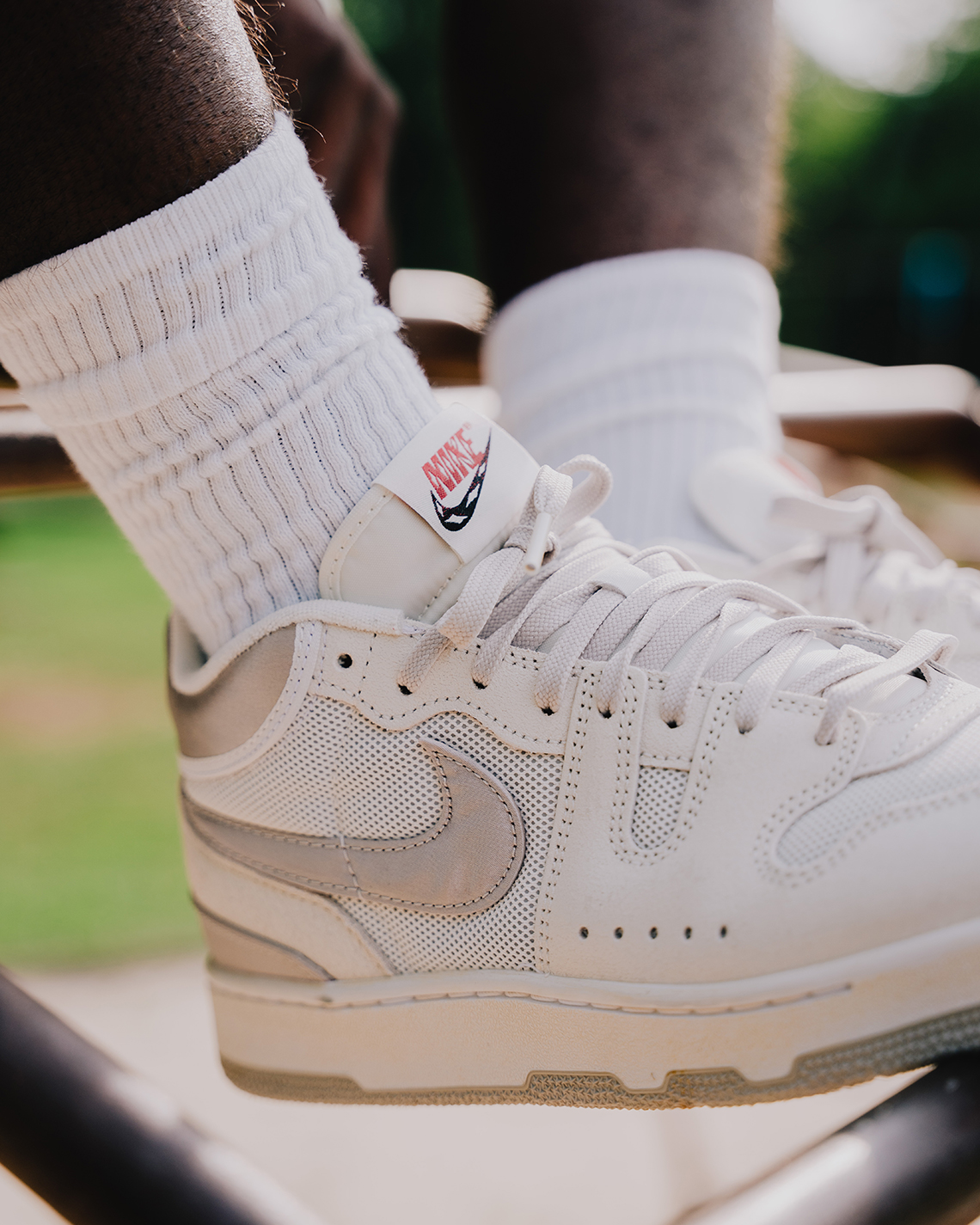 Social Status x Nike Mac Attack 'Silver Lining': Sự hợp tác đáng chú ý mang đến sự mới mẻ cho biểu tượng thời trang! - 9