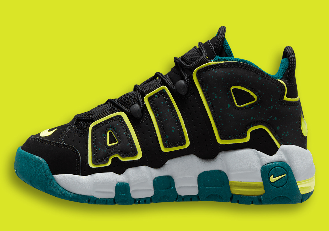 Sơn bắn và màu vàng neon làm nổi bật GS Nike Air More Uptempo này - 2