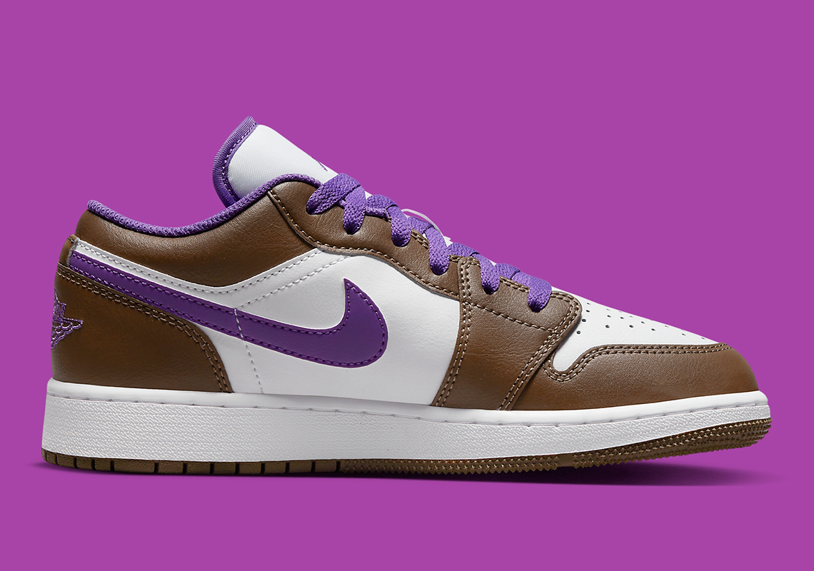 Sự kết hợp của màu Sô cô la nâu và màu tím trên mẫu giày sneaker GS Air Jordan 1 Low - 3
