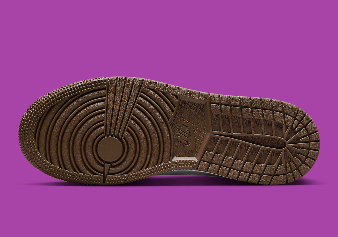 Sự kết hợp của màu Sô cô la nâu và màu tím trên mẫu giày sneaker GS Air Jordan 1 Low - 4