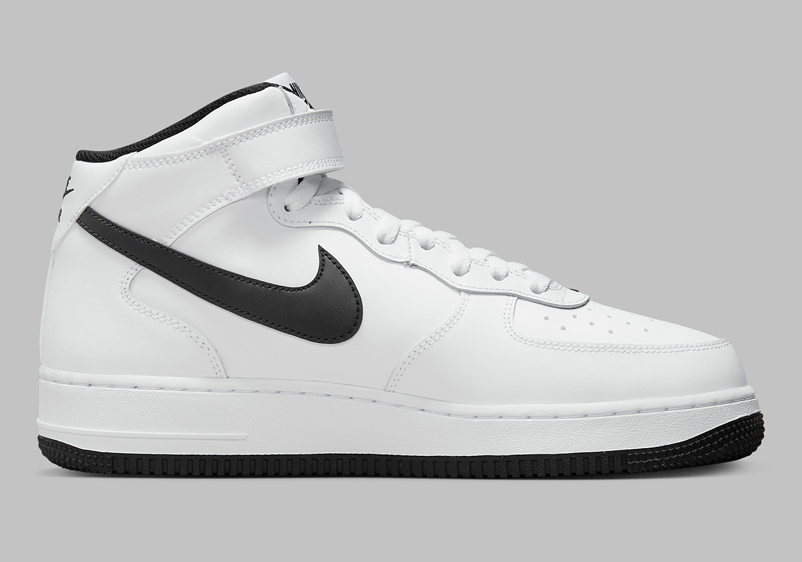Sự kết hợp màu đen/trắng của Nike Air Force 1 Mid  - 3