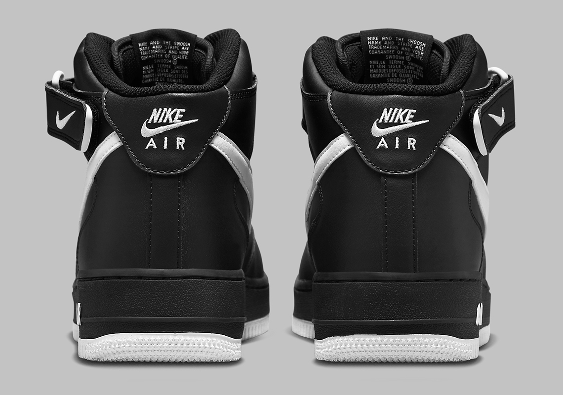 Sự kết hợp màu đen/trắng tạo lên mẫu Nike Air Force 1 Mid này - 5