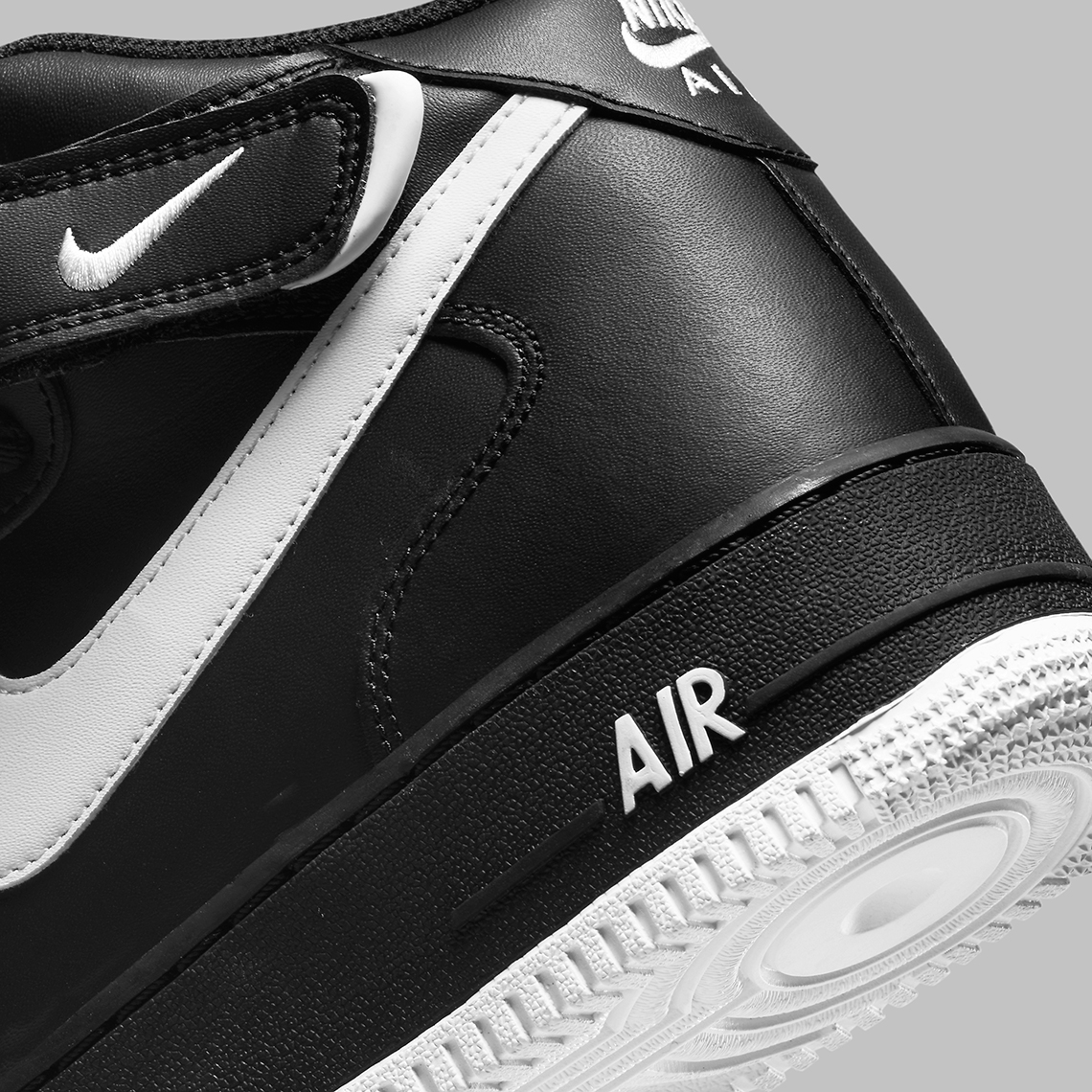Sự kết hợp màu đen/trắng tạo lên mẫu Nike Air Force 1 Mid này - 8