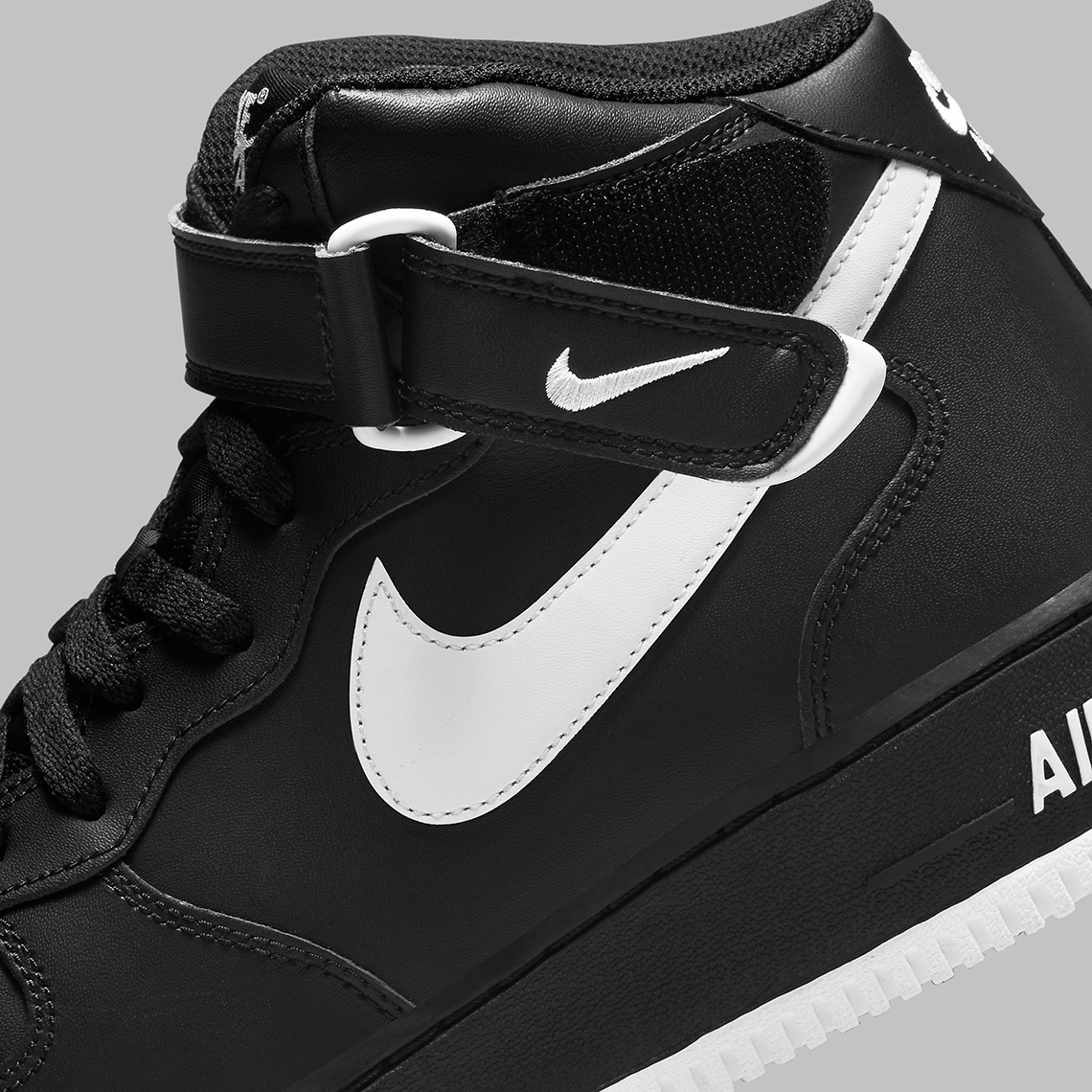 Sự kết hợp màu đen/trắng tạo lên mẫu Nike Air Force 1 Mid này - 9