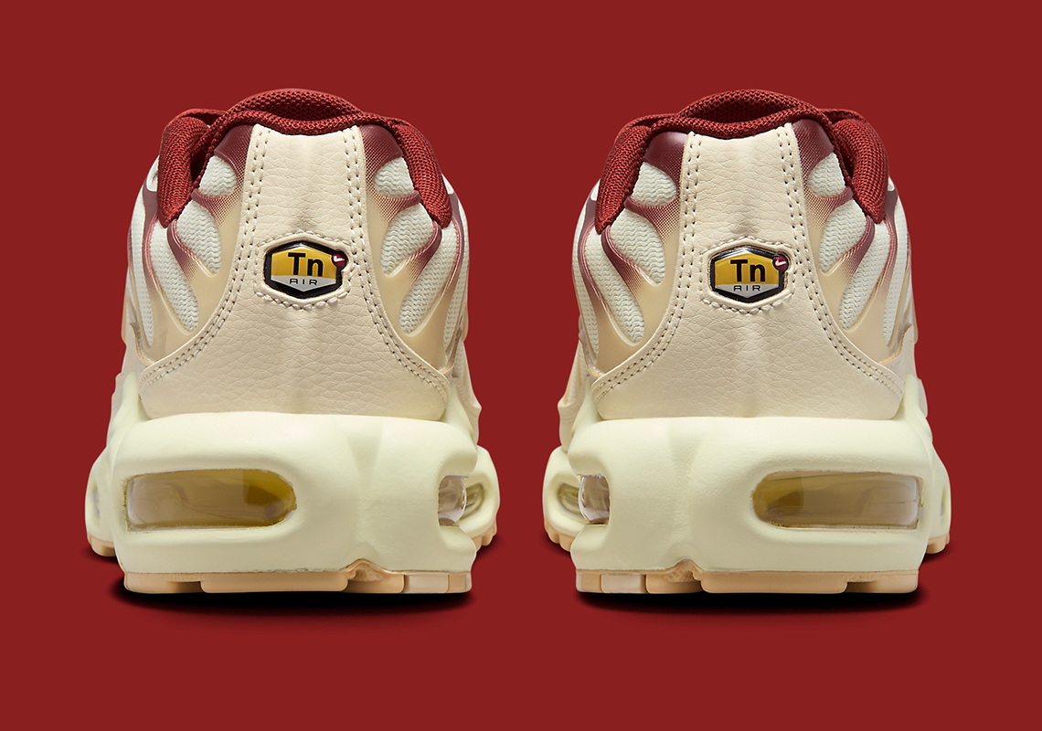 Sự kết hợp màu đỏ đội vàng tạo nên phong cách hoàng gia cho Nike Air Max Plus - 4