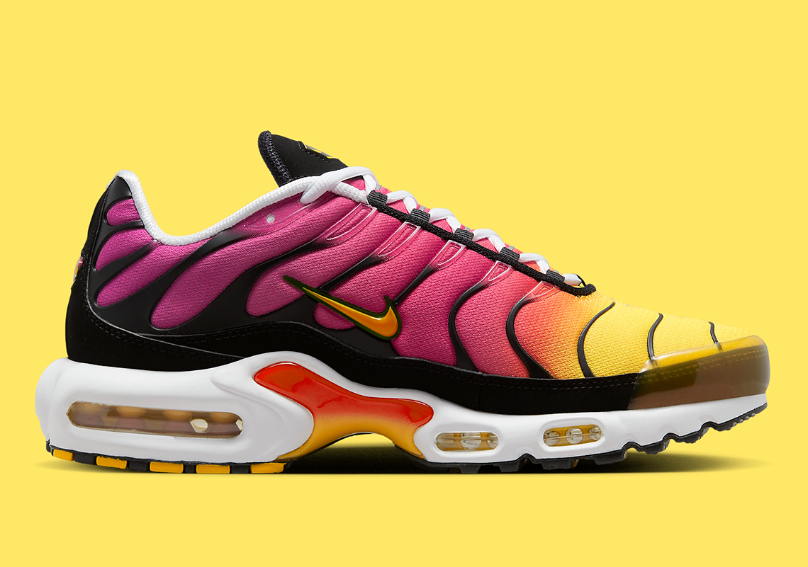 Sự pha trộn giữa đỏ và vàng làm sáng lên chiếc Nike Air Max Plus này - 2