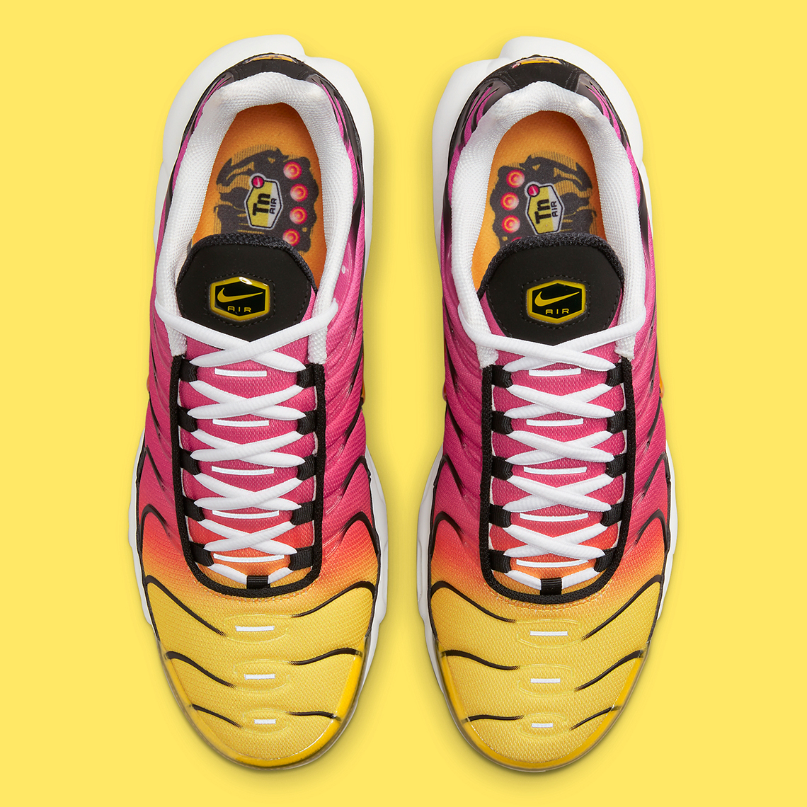 Sự pha trộn giữa đỏ và vàng làm sáng lên chiếc Nike Air Max Plus này - 3