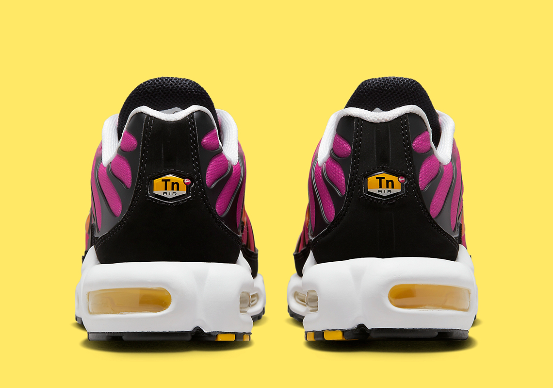 Sự pha trộn giữa đỏ và vàng làm sáng lên chiếc Nike Air Max Plus này - 4