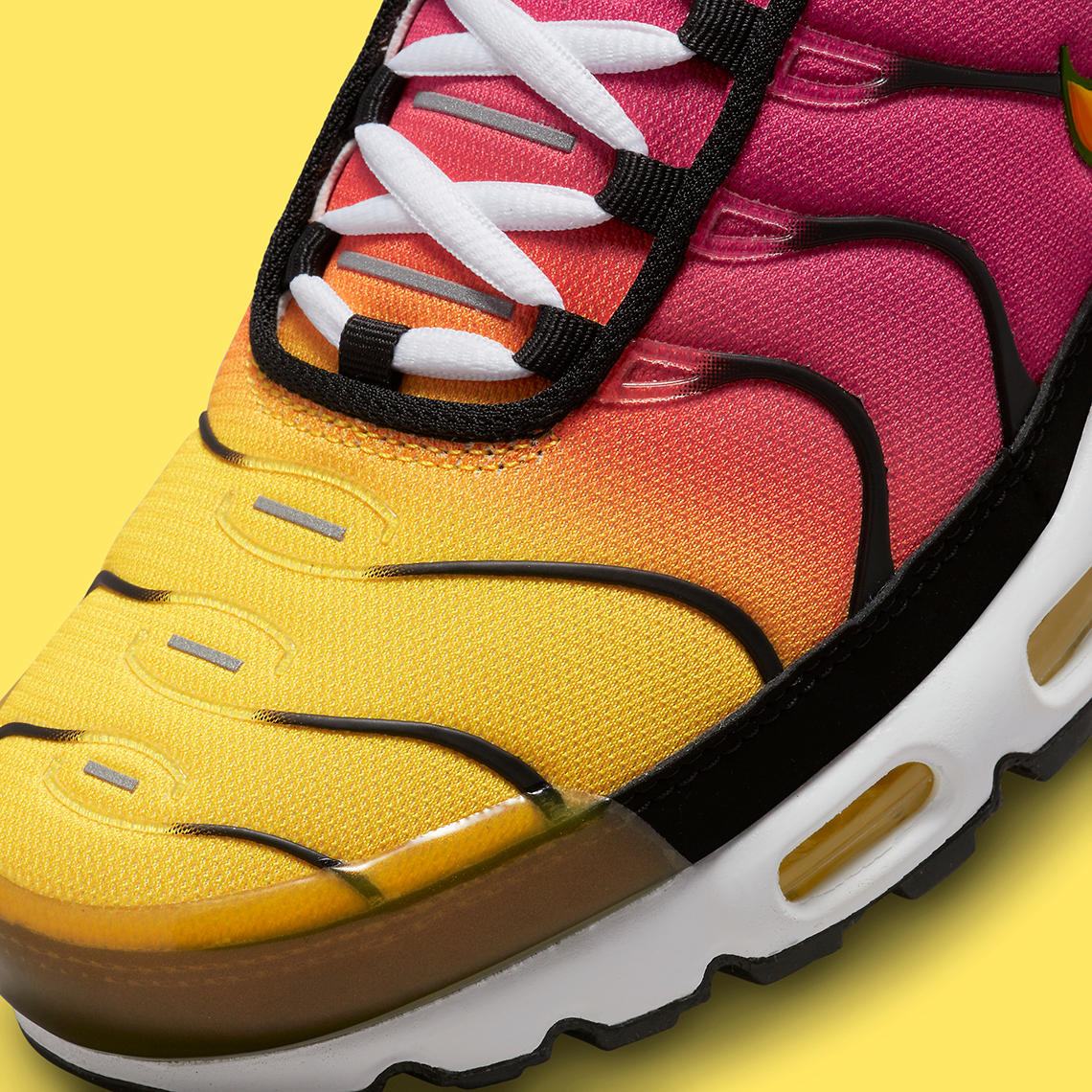 Sự pha trộn giữa đỏ và vàng làm sáng lên chiếc Nike Air Max Plus này - 6
