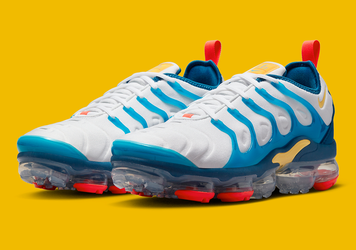 Sự pha trộn rực rỡ của màu xanh mòng két, vàng và đỏ trên Nike Vapormax Plus chuẩn bị cho mùa hè - 1