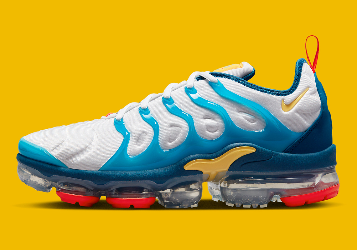 Sự pha trộn rực rỡ của màu xanh mòng két, vàng và đỏ trên Nike Vapormax Plus chuẩn bị cho mùa hè - 2