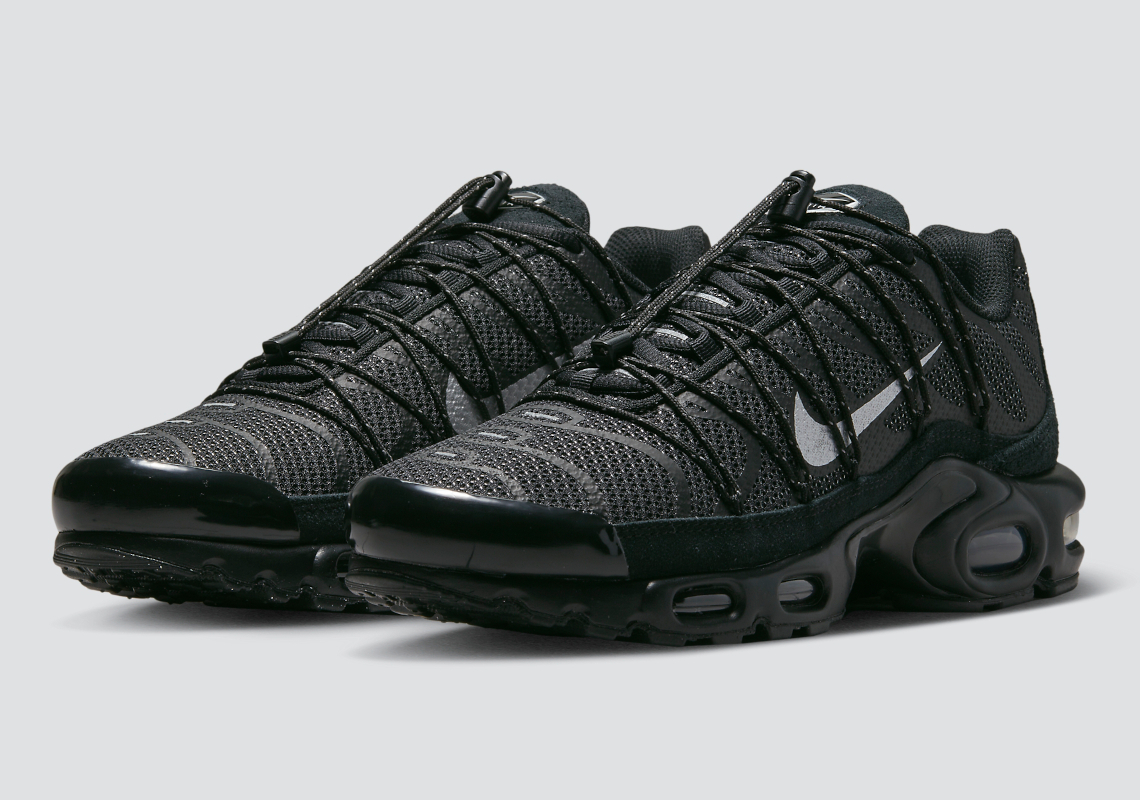Sự trở lại của Nike Air Max Plus với màu đen toàn bộ đôi giày - 2