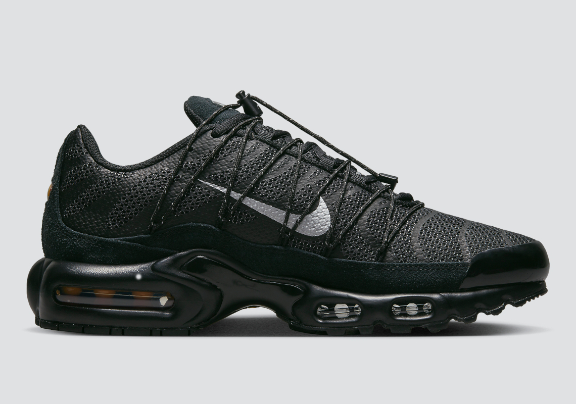 Sự trở lại của Nike Air Max Plus với màu đen toàn bộ đôi giày - 3