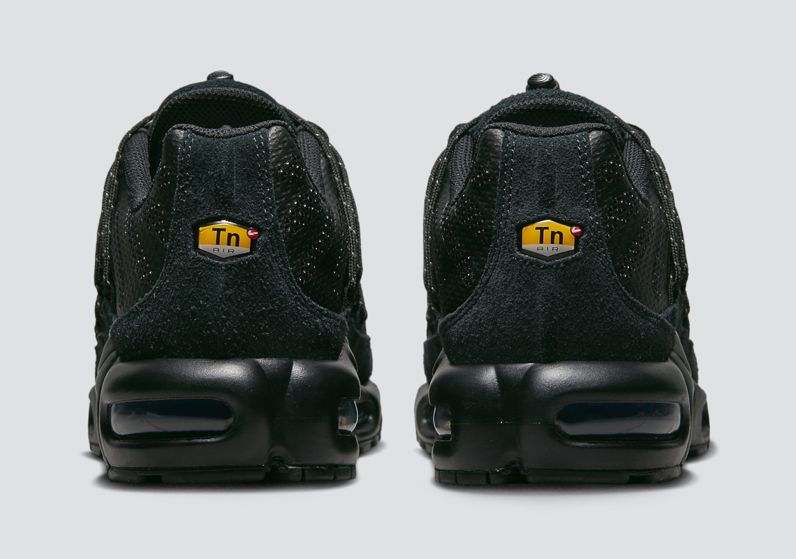Sự trở lại của Nike Air Max Plus với màu đen toàn bộ đôi giày - 5