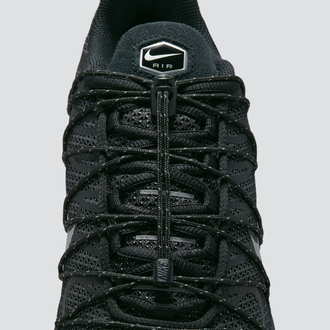 Sự trở lại của Nike Air Max Plus với màu đen toàn bộ đôi giày - 9