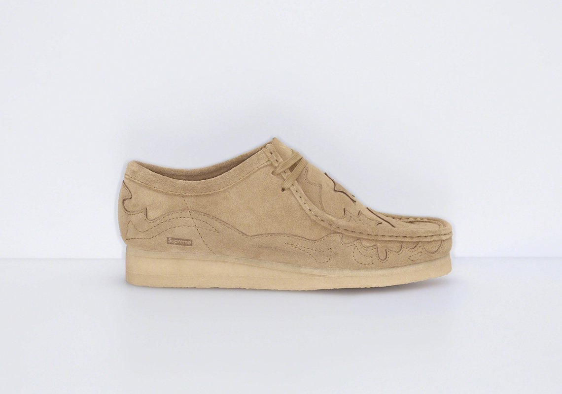 Supreme trang trí Clarks Wallabee với những đường may như giày cao bồi - 11