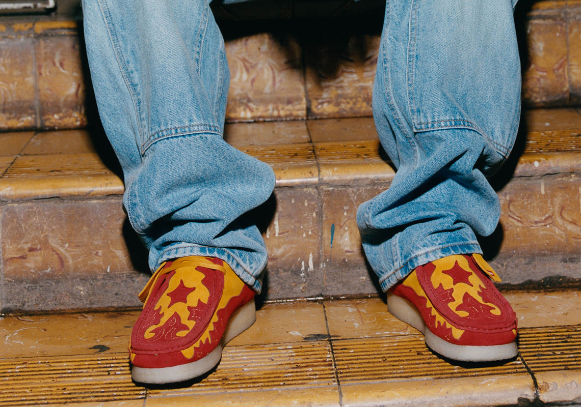 Supreme trang trí Clarks Wallabee với những đường may như giày cao bồi - 2