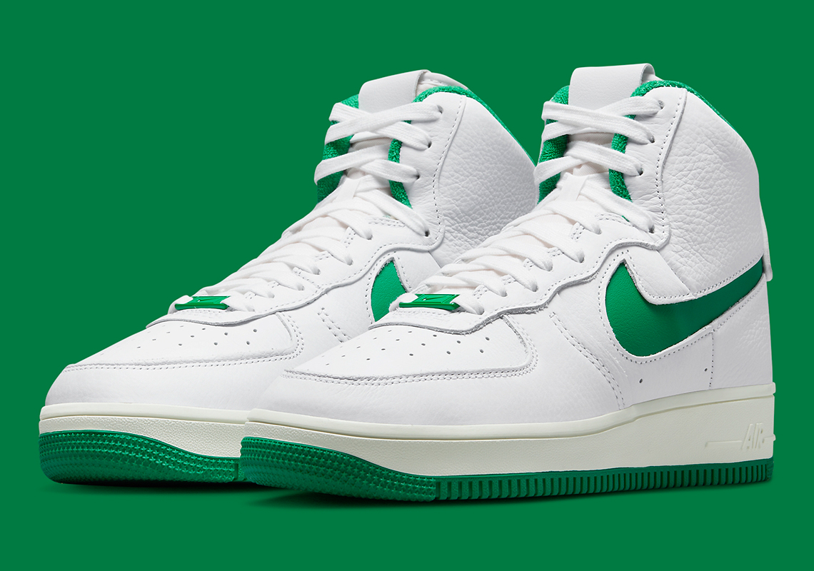 Tác phẩm Nike Air Force 1 trở lại trong sự kết hợp màu "trắng/xanh" may mắn