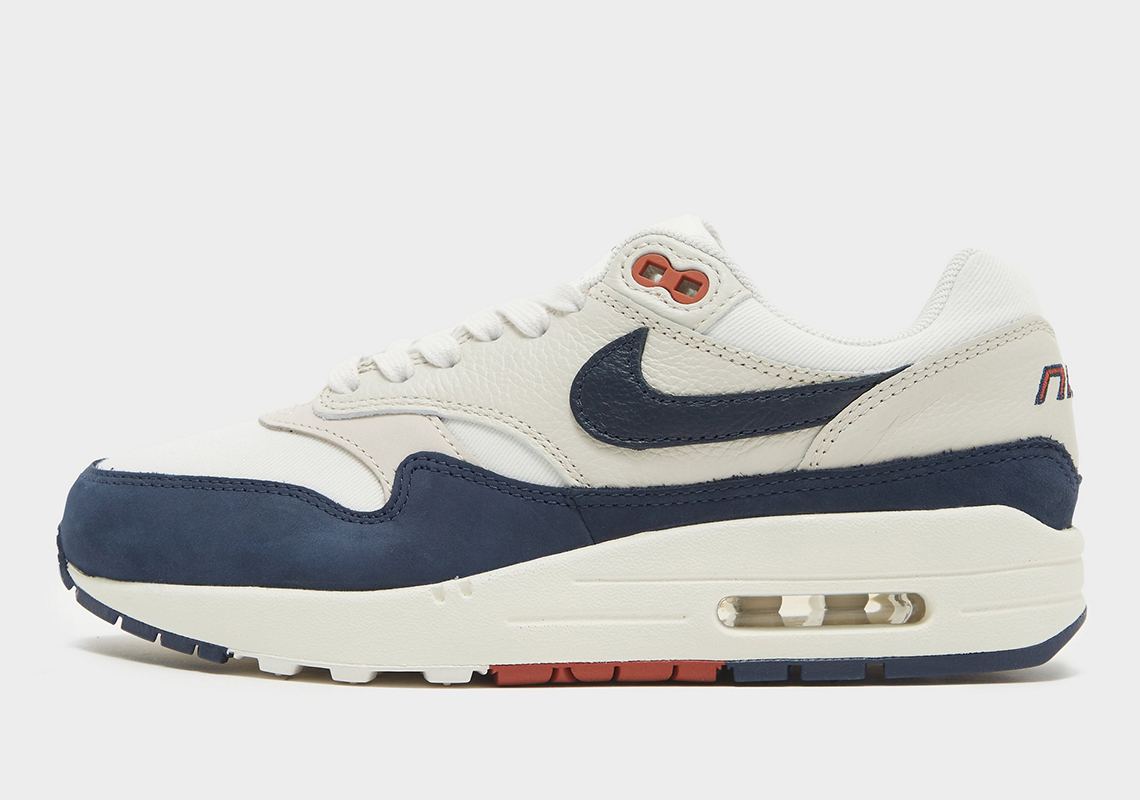 Tái thiết kế: Nike Air Max 1 xuất hiện với gam màu Navy mới - 1