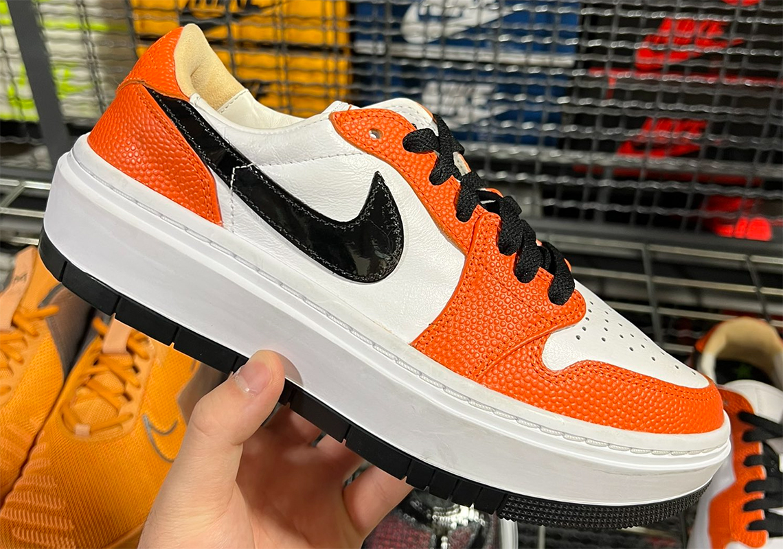 Tập đoàn Nike giới thiệu Air Jordan 1 Low Elevate SE Brilliant Orange dành riêng cho mùa giải 2023 WNBA. - 1