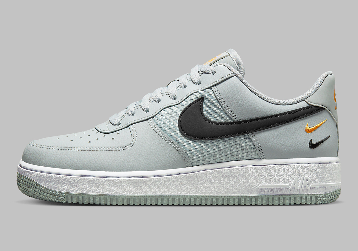 The Nike Air Force 1 Low Double Swoosh xuất hiện trong màu xám nhạt - 2