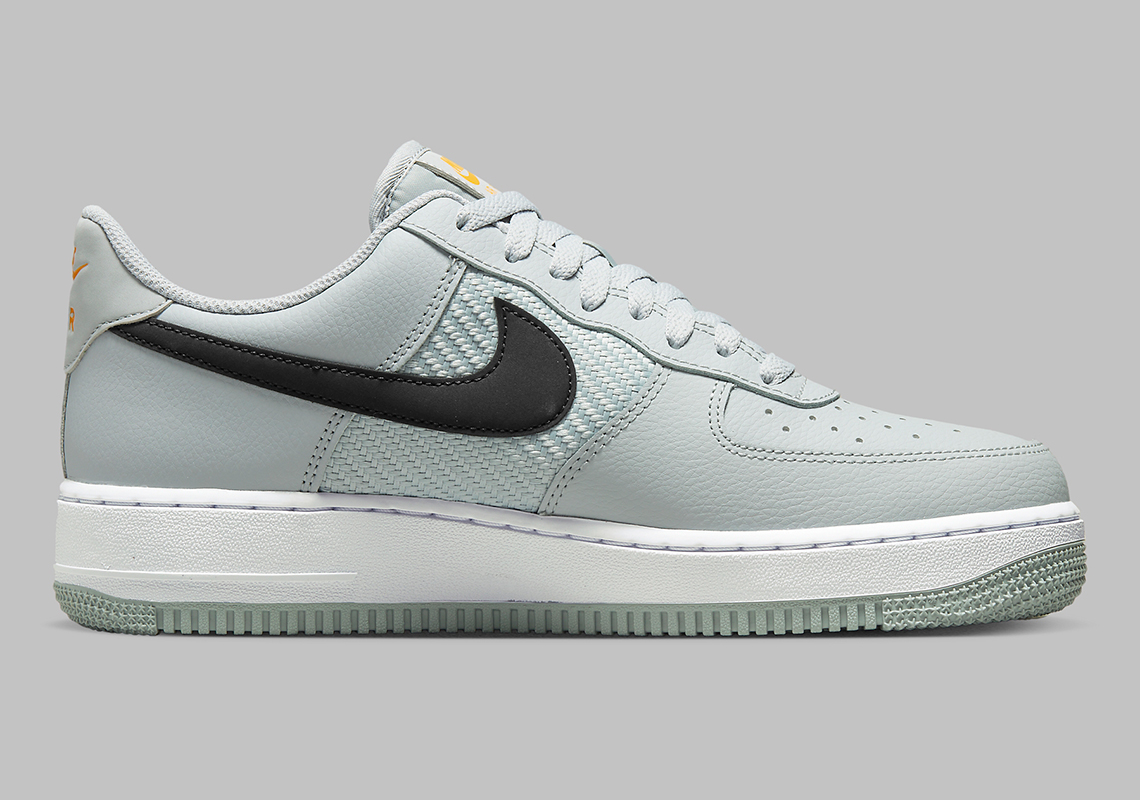 The Nike Air Force 1 Low Double Swoosh xuất hiện trong màu xám nhạt - 3