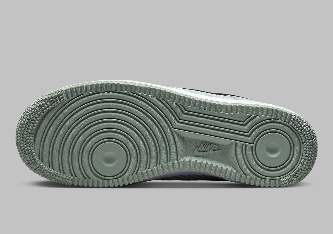 The Nike Air Force 1 Low Double Swoosh xuất hiện trong màu xám nhạt - 6