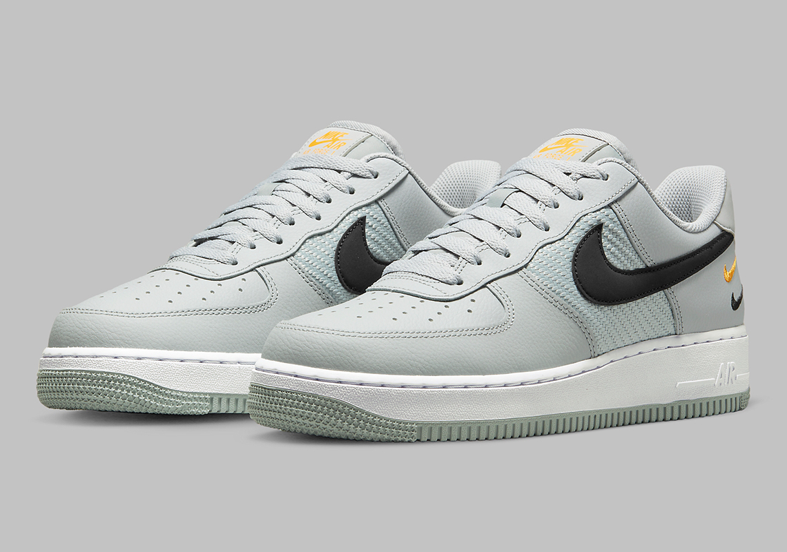 The Nike Air Force 1 Low "Double Swoosh" xuất hiện trong màu xám nhạt